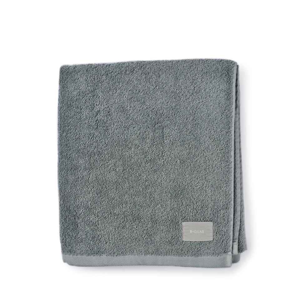 Spungna Bath Towel in Ash Gray Image 1